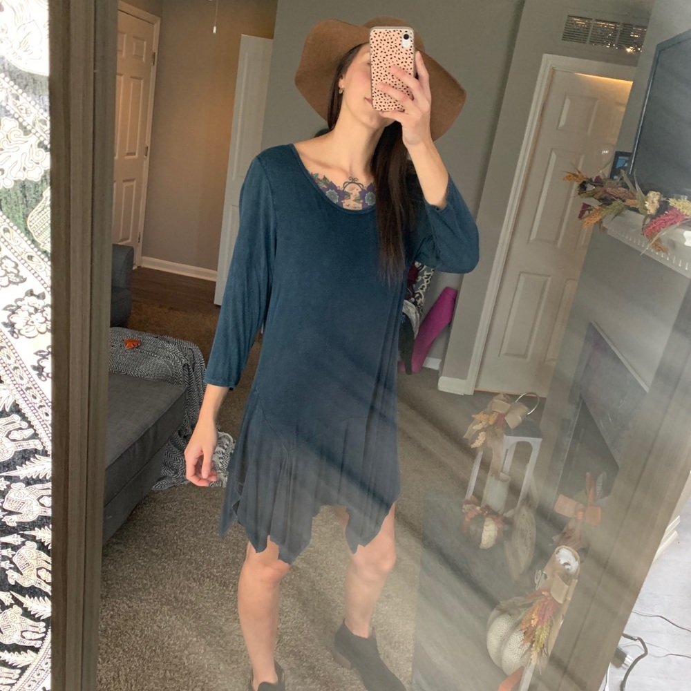 Light weight quarter sleeve dress